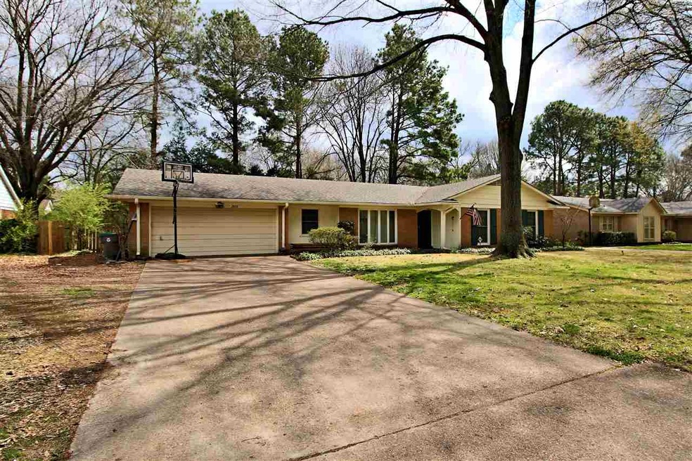 Charming Memphis Home...Great Location!!