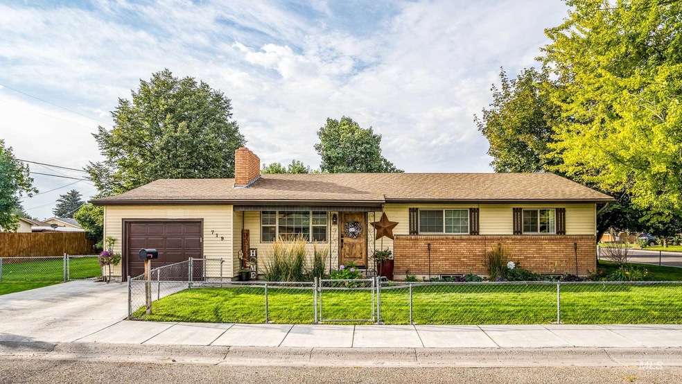 719 Fairmont St, Burley, ID 83318 - photo 1