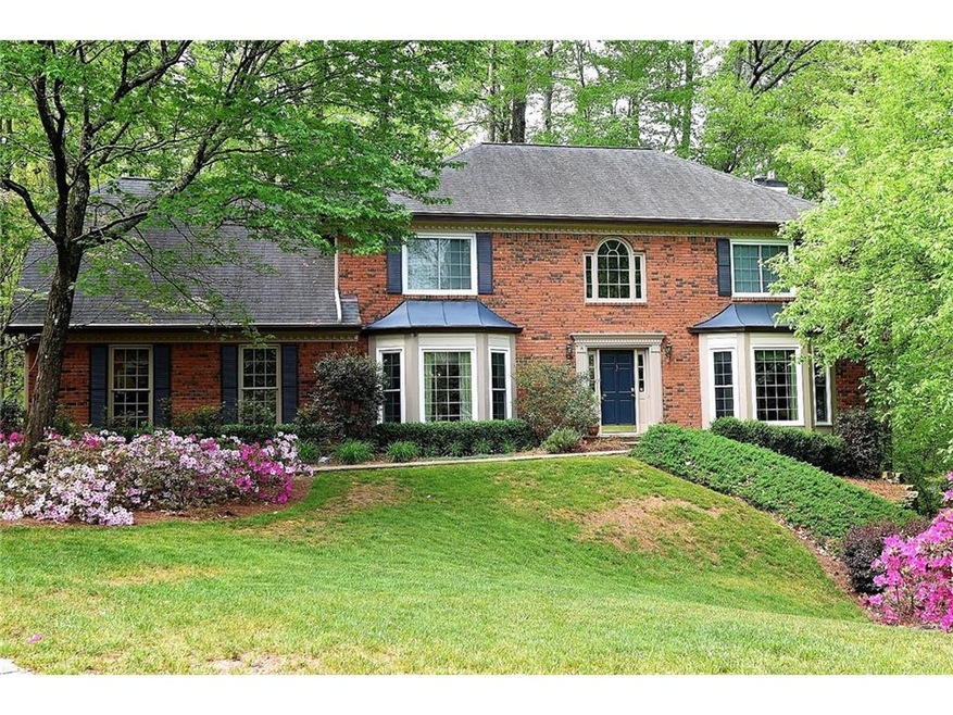 Updated home on cul-d-sac lot near Kroger on Johns