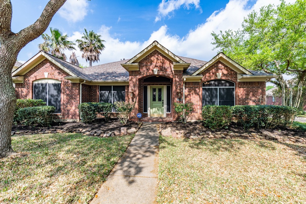 1210 Bob White Dr, Friendswood, TX 77546 - photo 1