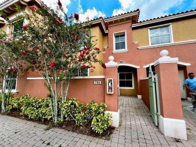 785 SW 107th Ave, Pembroke Pines, FL 33025 - photo 1