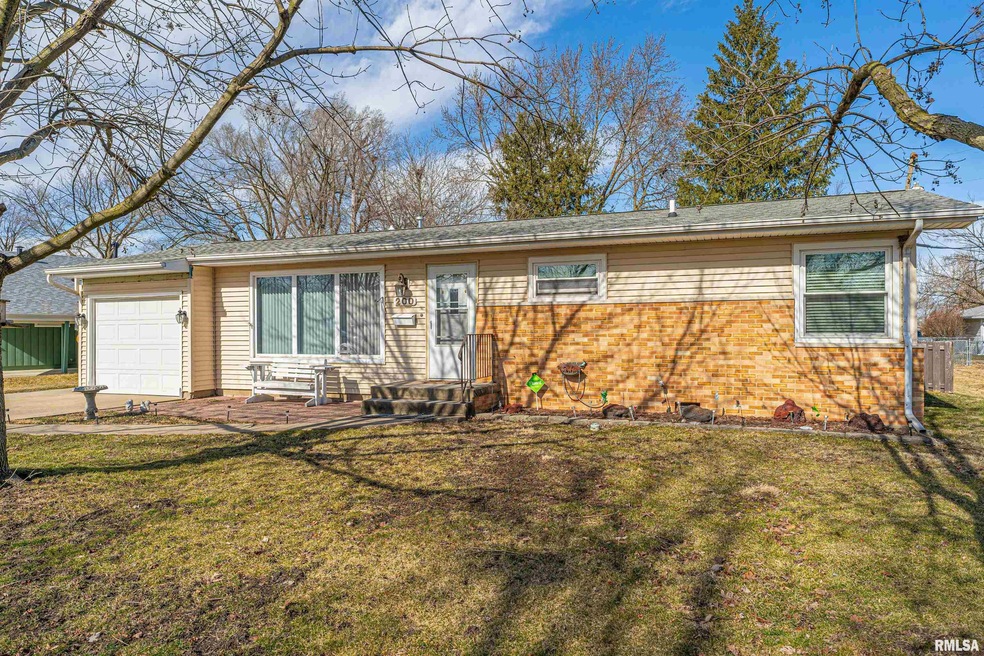 200 Mayfair Dr, Lincoln, IL 62656 - photo 1