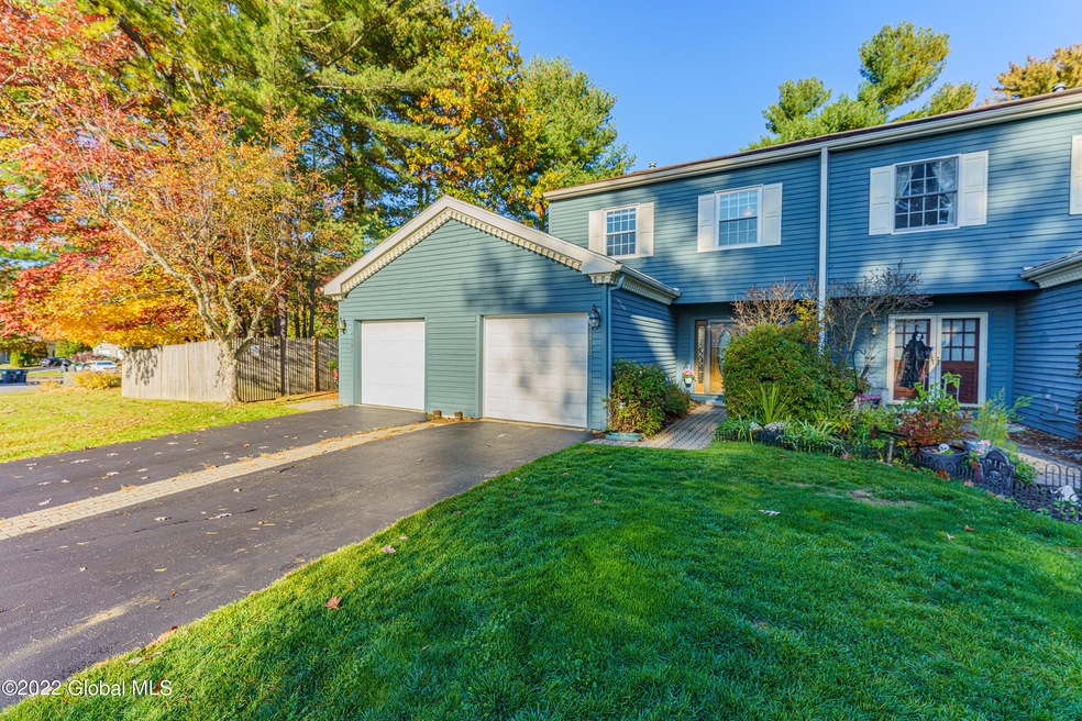 7102 Suzanne Ln, Schenectady, NY 12303 - photo 1