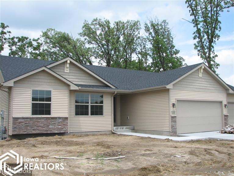 1510 S 10th Ave W, Newton, IA 50208 - photo 1