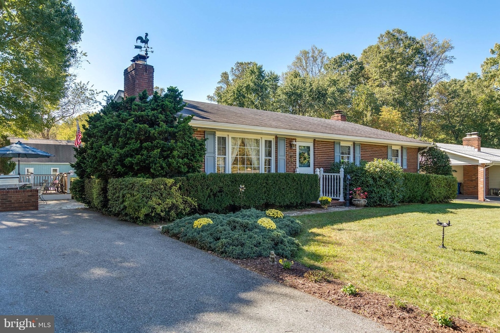 1521 Woodridge Ln, Sykesville, MD 21784 - photo 1