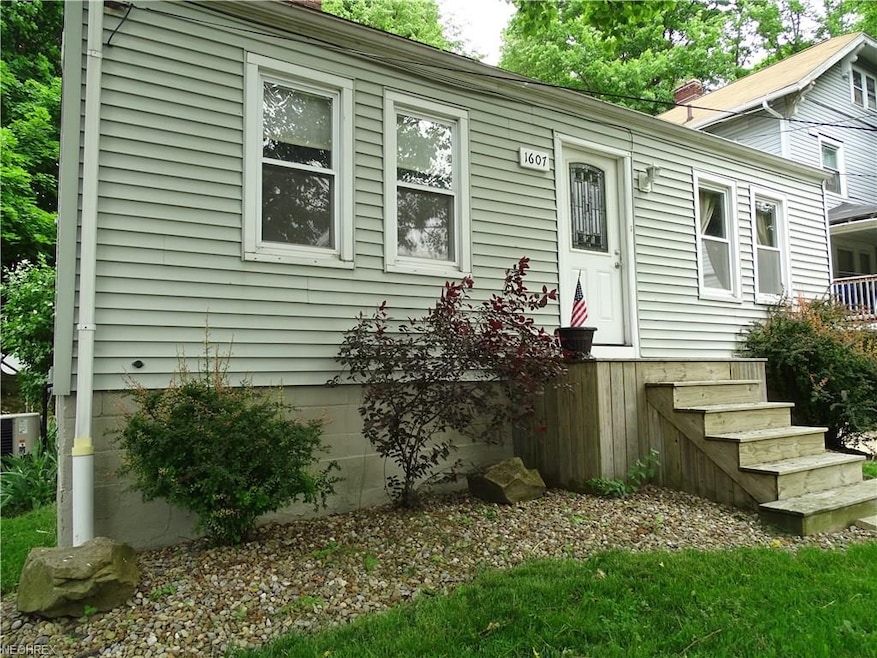 1607 Goodyear Blvd, Akron, OH 44305 - photo 1