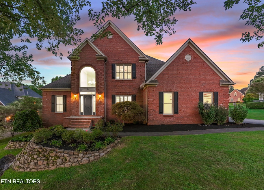 For Sale $799,900 • Co-Listing Agent