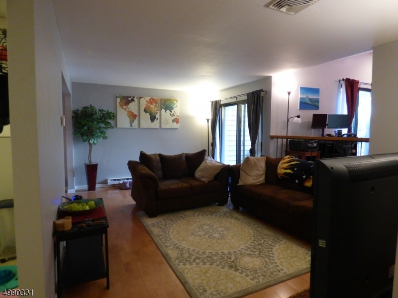 9 The Crescent, Clinton, NJ 08809 - photo 1