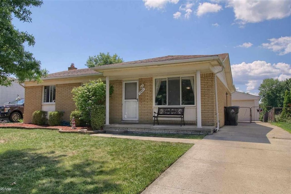 29601 Drager Dr, Roseville, MI 48066 - photo 1