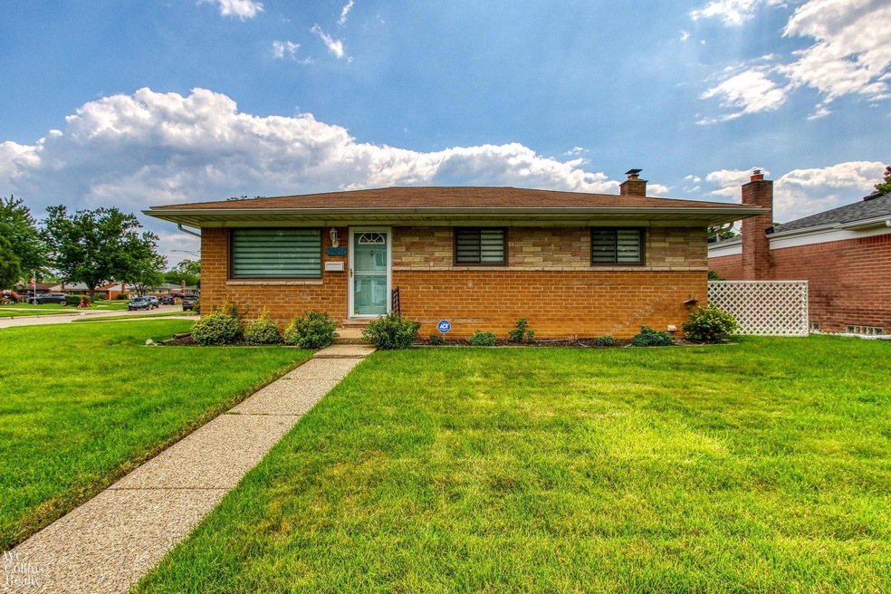 30252 J Carls St, Roseville, MI 48066 - photo 1