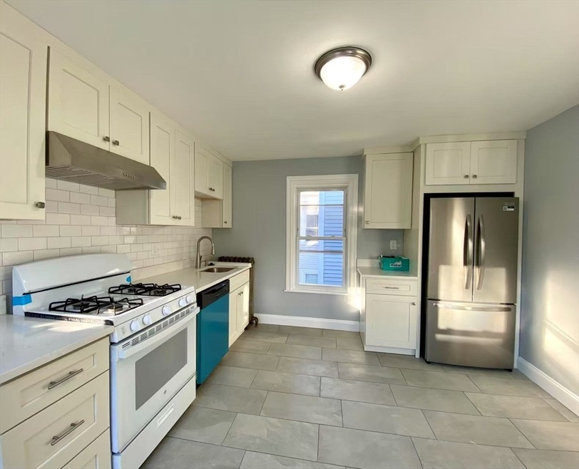 1 Clinton St unit 2, Haverhill, MA 01830 - photo 1