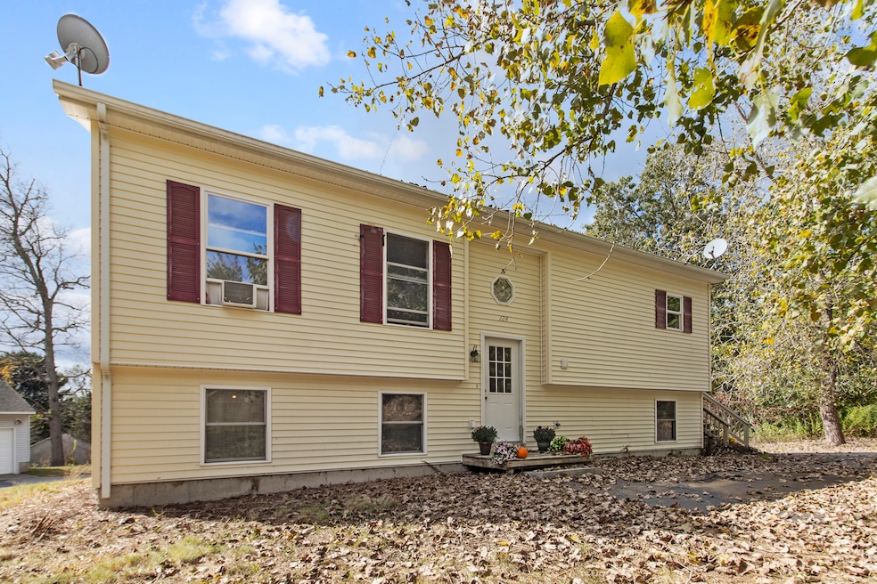 124 Clark Gates Rd, Moodus, CT 06469 - photo 1