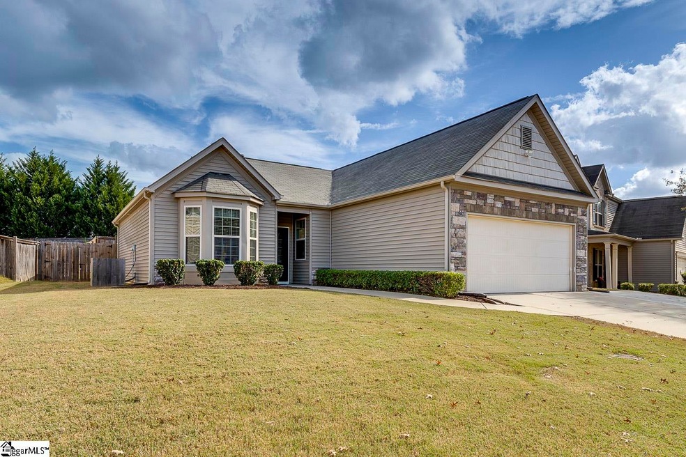 215 Marefair Ln, Simpsonville, SC 29680 - photo 1