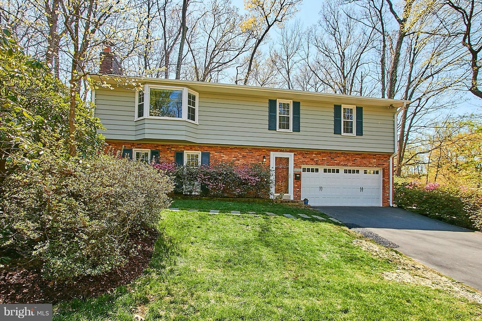 6411 Crosswoods Dr, Falls Church, VA 22044 - photo 1