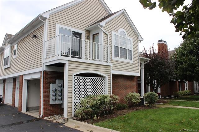 End unit condo facing to grass courtyard.