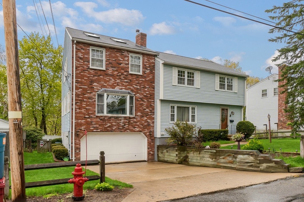 736 E Merrimack St, Lowell, MA 01852 - photo 1