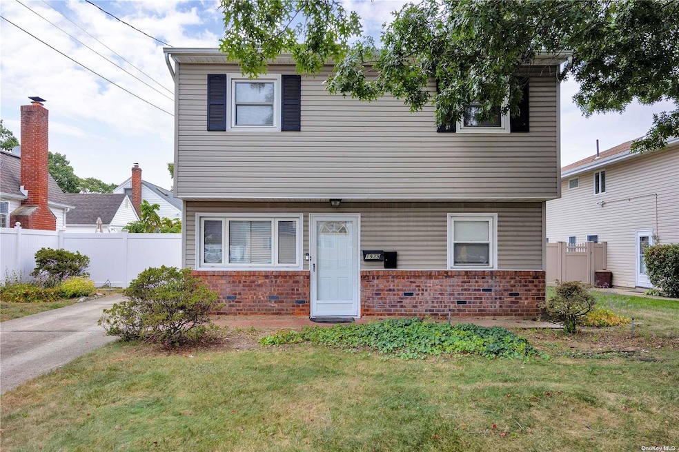 1939 Meadowbrook Rd, Merrick, NY 11566 - photo 1