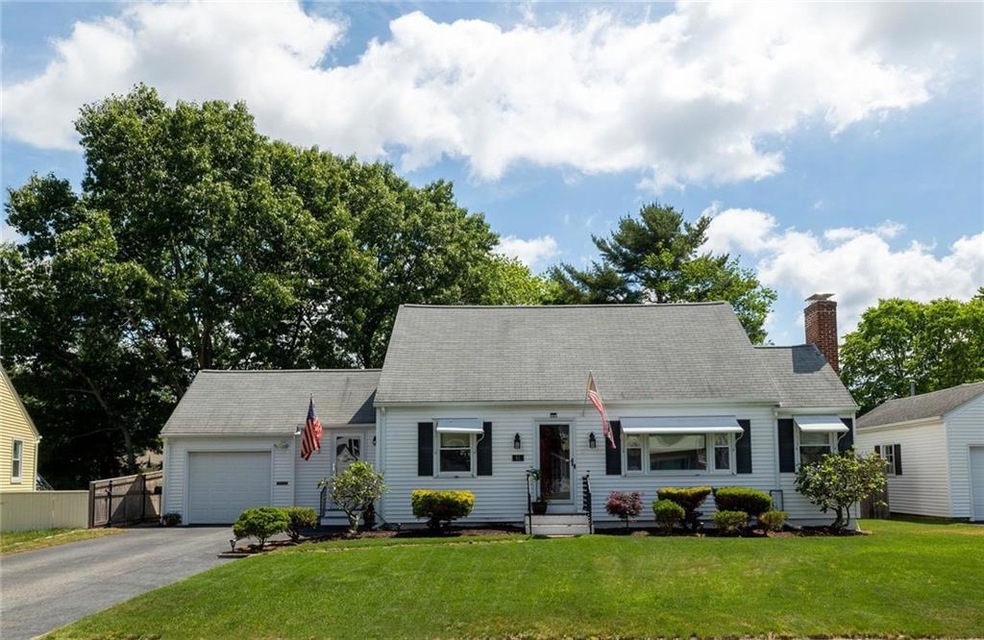 61 Knowles Dr, Warwick, RI 02888 - photo 1