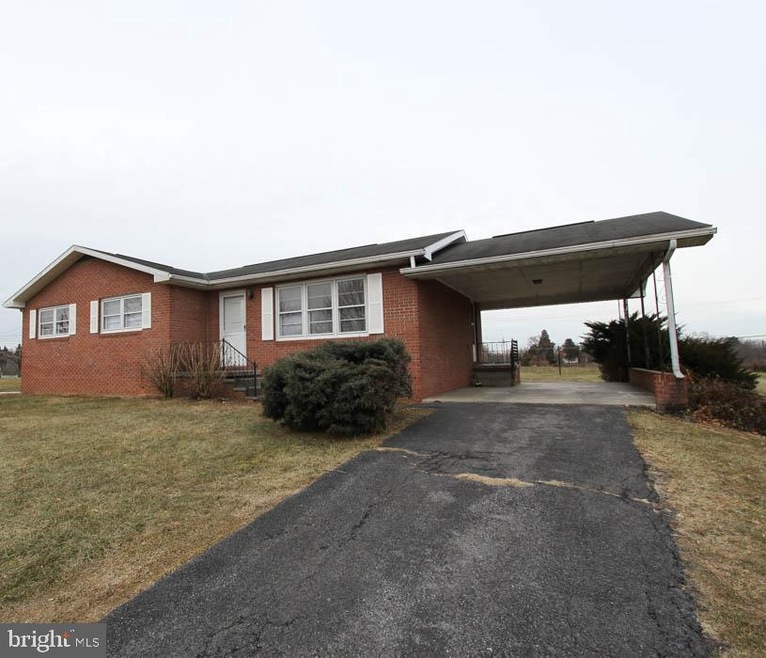 822 Jenny Wren Dr, Martinsburg, WV 25404 - photo 1