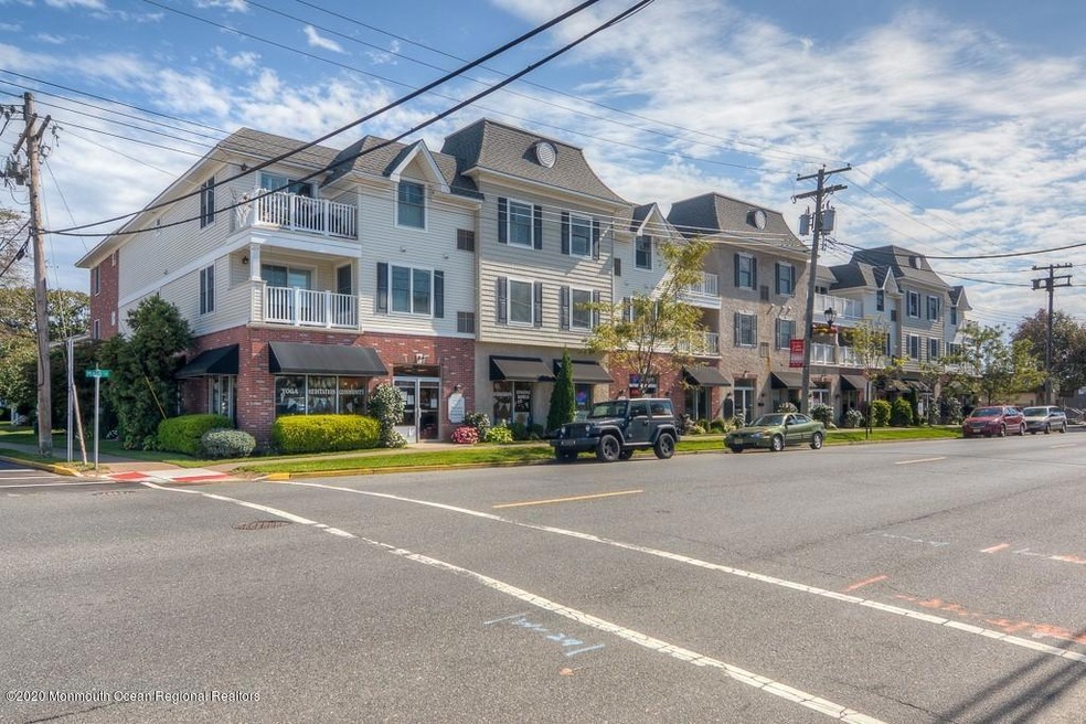 1700 Main St