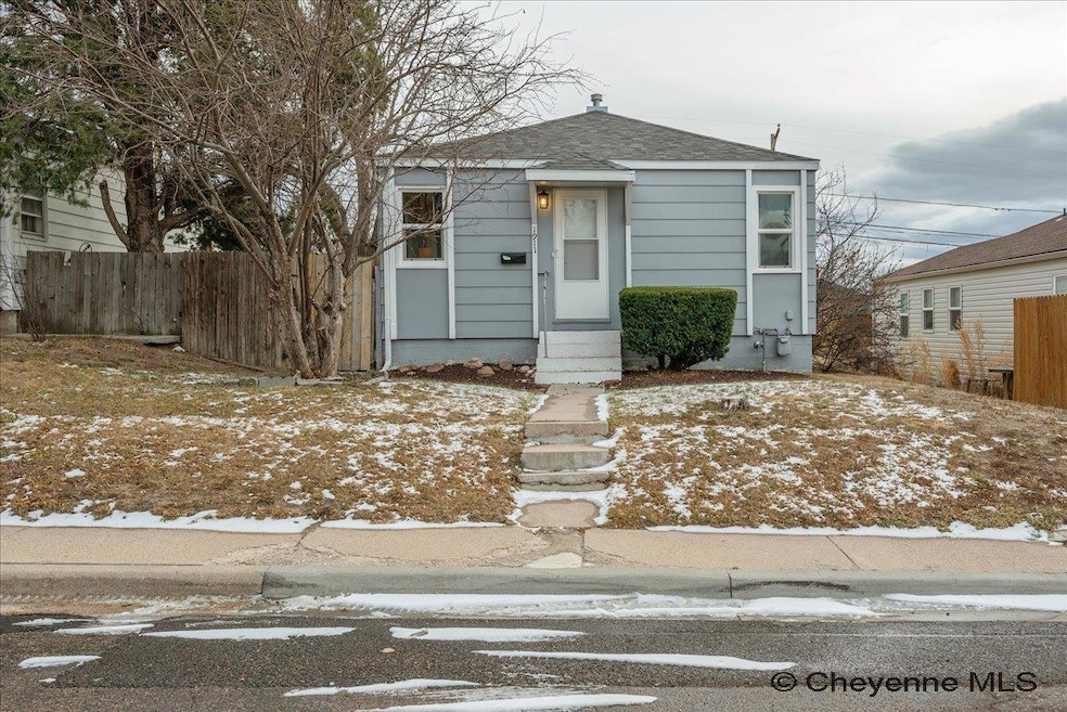 1911 E 17th St, Cheyenne, WY 82001 - photo 1