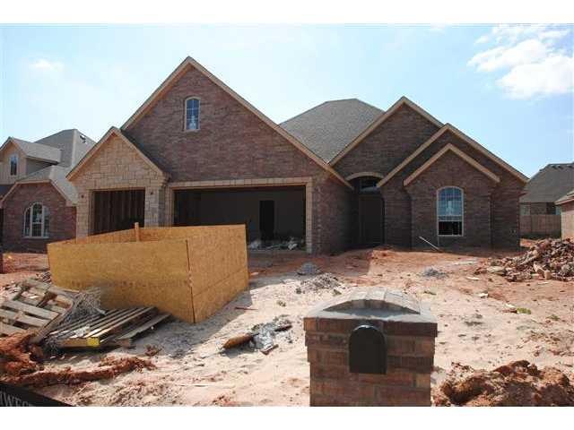 1013 Samantha Ln, Moore, OK 73160 - photo 1