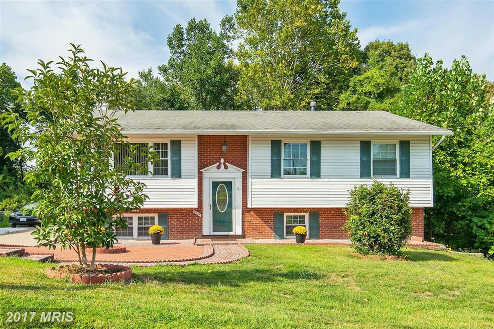 8605 Lagrange St, Lorton, VA 22079 - photo 1
