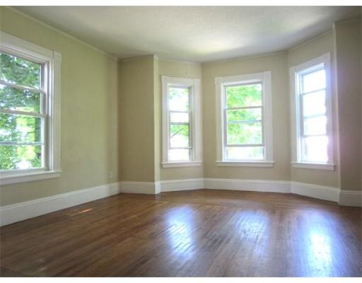 195 Lincoln St unit 2, Worcester, MA 01605 - photo 1