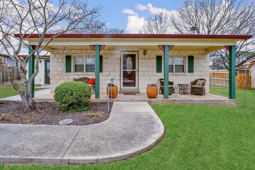 604 N Orange St, Fredericksburg, TX 78624 - photo 1