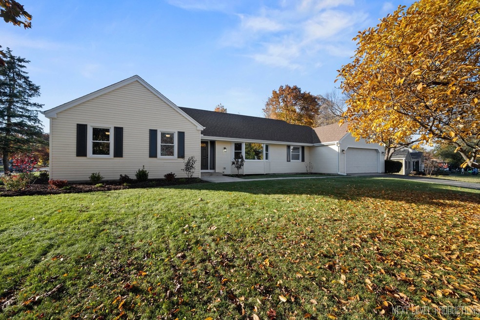 869 Woodland Hills Rd, Batavia, IL 60510 - photo 1