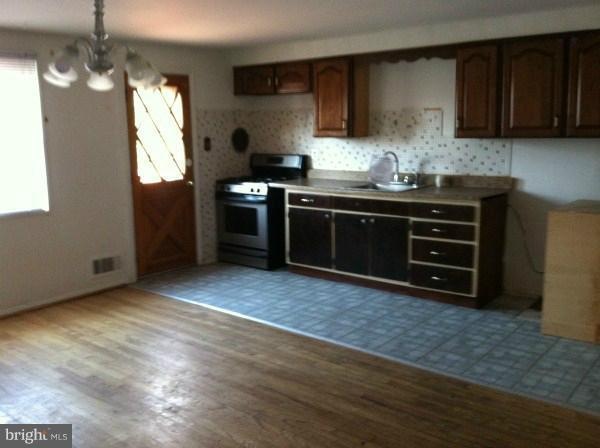 1002 Foxridge Ln, Essex, MD 21221 - photo 1