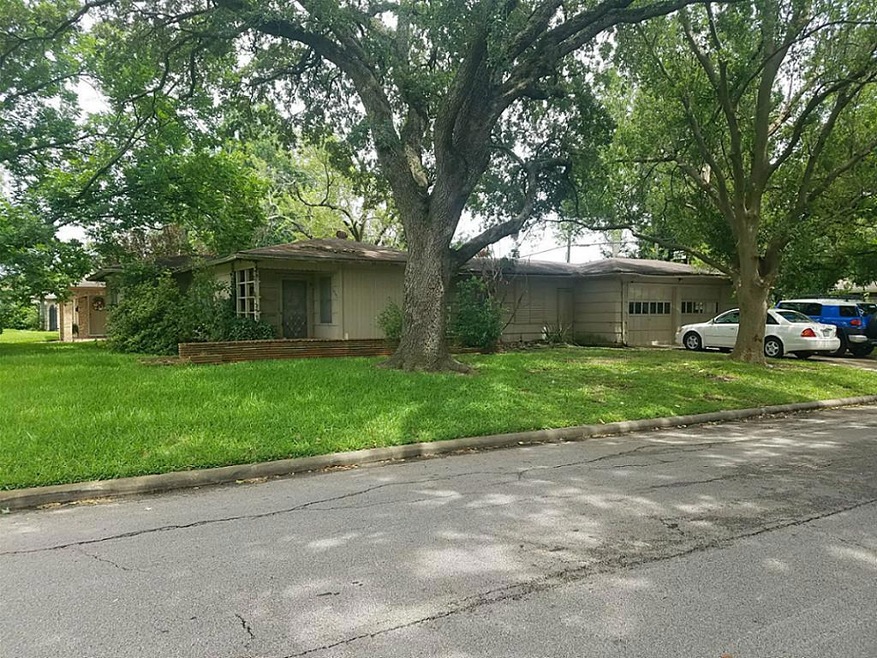 7702 Hereford St, Houston, TX 77087 - photo 1