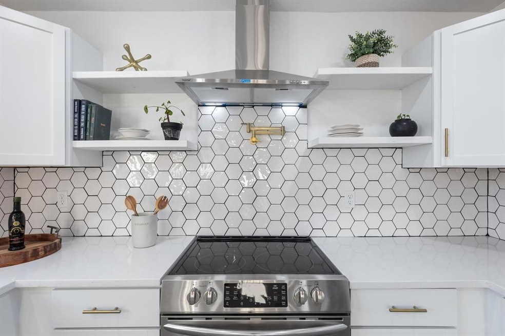 7920 Limerick Ln, North Richland Hills, TX 76180 - photo 1