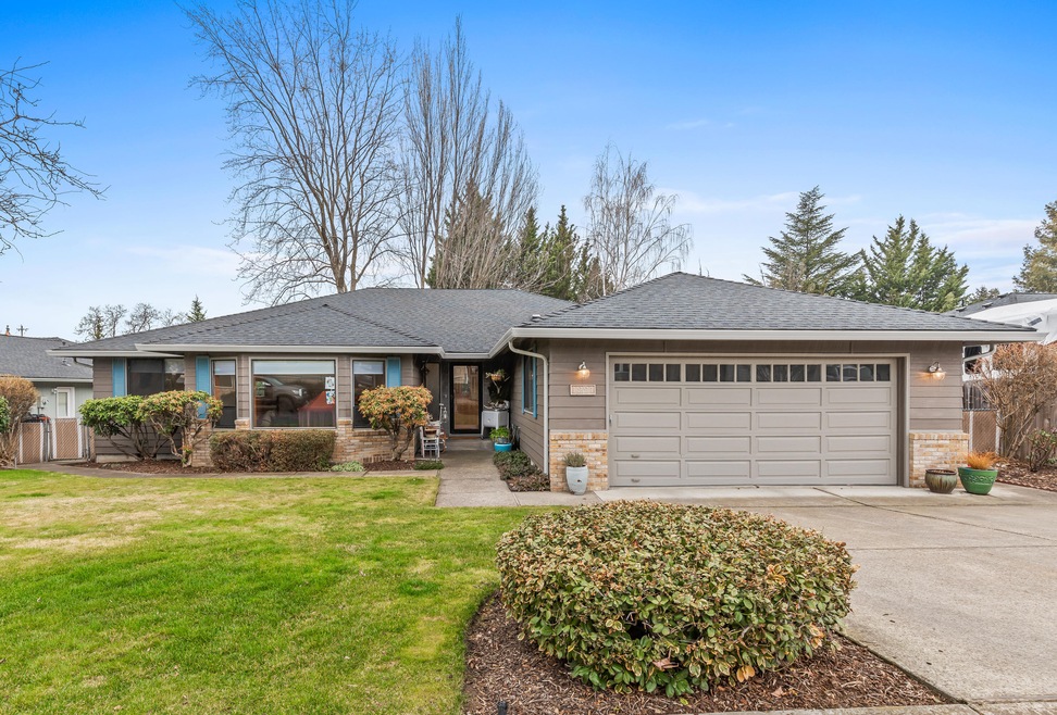 1221 Paulita Dr, Medford, OR 97504 - photo 1