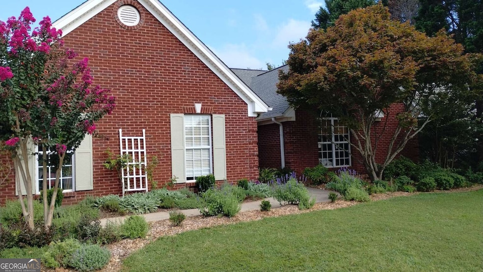 553 Drake Cir, Winder, GA 30680 - photo 1