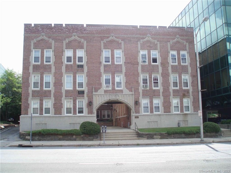 639 Summer St unit 14, Stamford, CT 06901 - photo 1