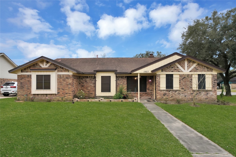 1927 Goode St, Alvin, TX 77511 - photo 1