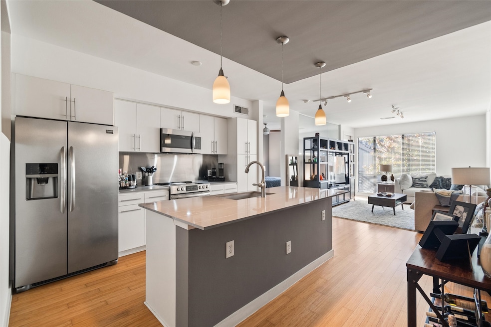 4040 N Hall St unit 109, Dallas, TX 75219 - photo 1