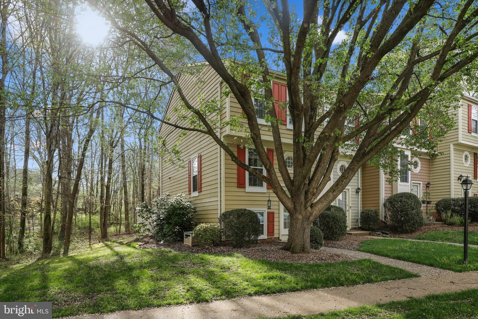 1611 Fieldthorn Dr, Reston, VA 20194 - photo 1