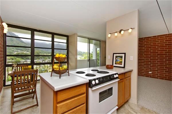 Enjoy fabulous Koolau views from the kitchen.
