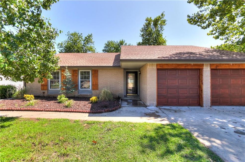 1404 NE 4th St, Moore, OK 73160 - photo 1