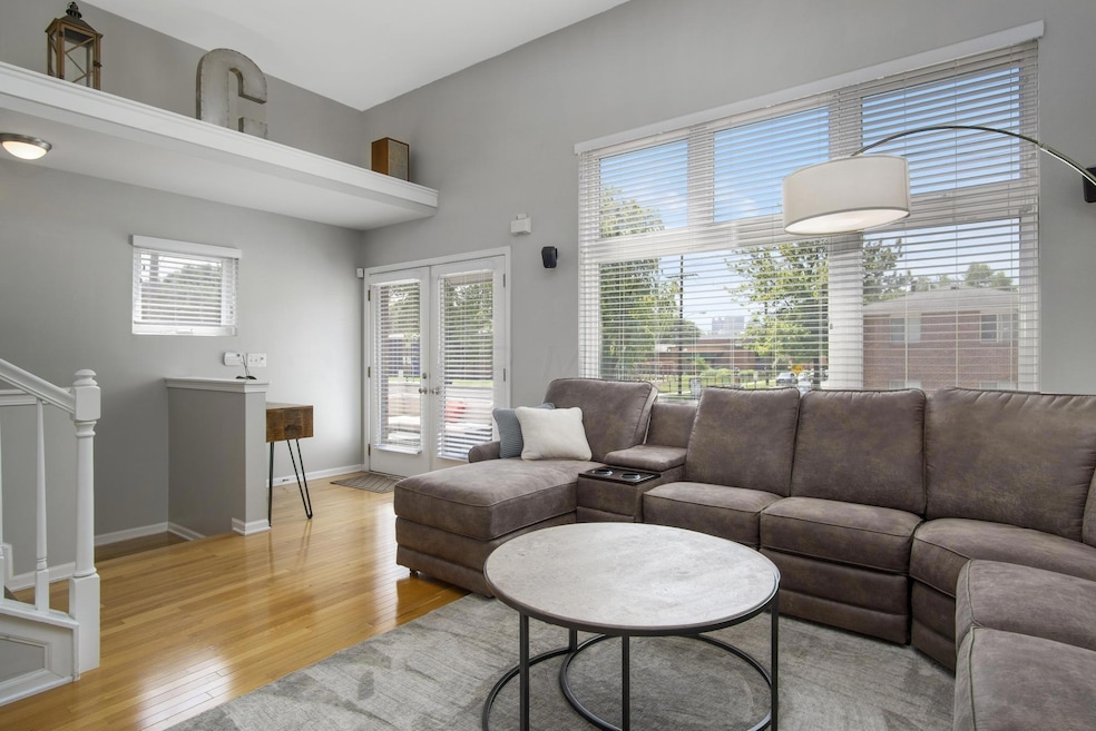 042-148 W 5th Ave