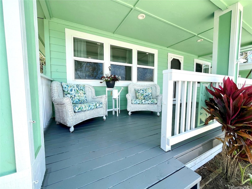 Lovely Front porch catches the Windward breezes pe