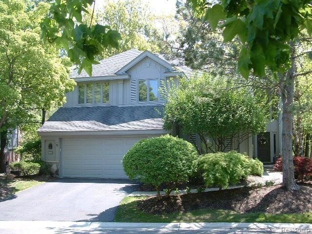 Classically elegant detached condo with serene woo