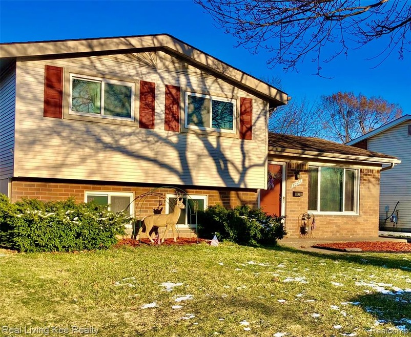 30456 Bluehill St, Roseville, MI 48066 - photo 1