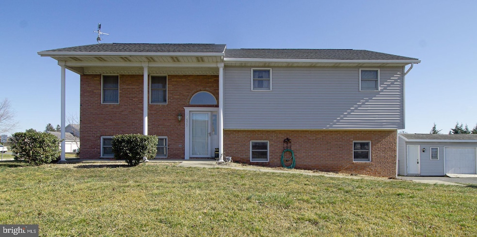 2575 Rocky Spring Rd, Chambersburg, PA 17201 - photo 1