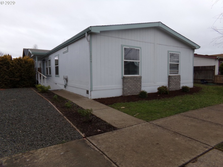 1324 Bramblewood Ln, Eugene, OR 97404 - photo 1