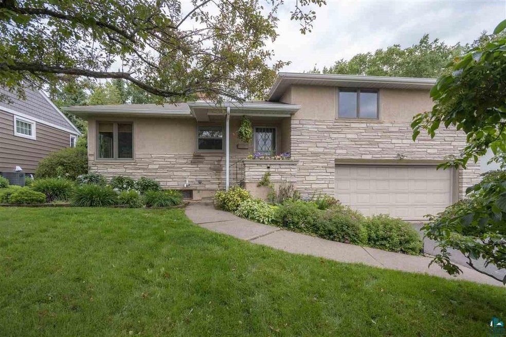 4021 Pitt St, Duluth, MN 55804 - photo 1