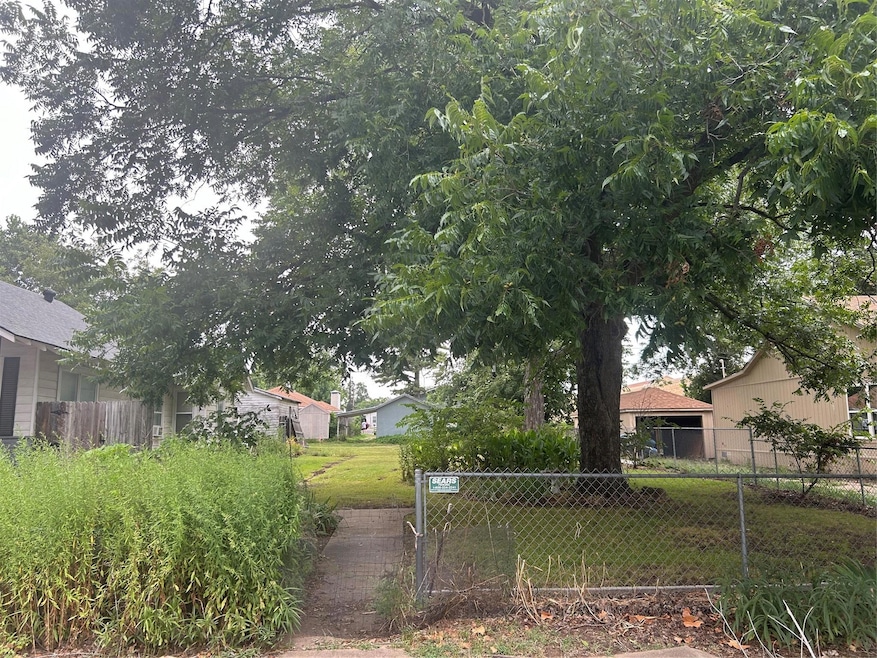 613 W Owings St, Denison, TX 75020 - photo 1