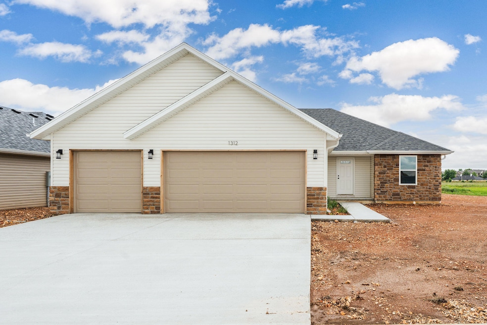 1312 N Maxine Ave, Nixa, MO 65714 - photo 1